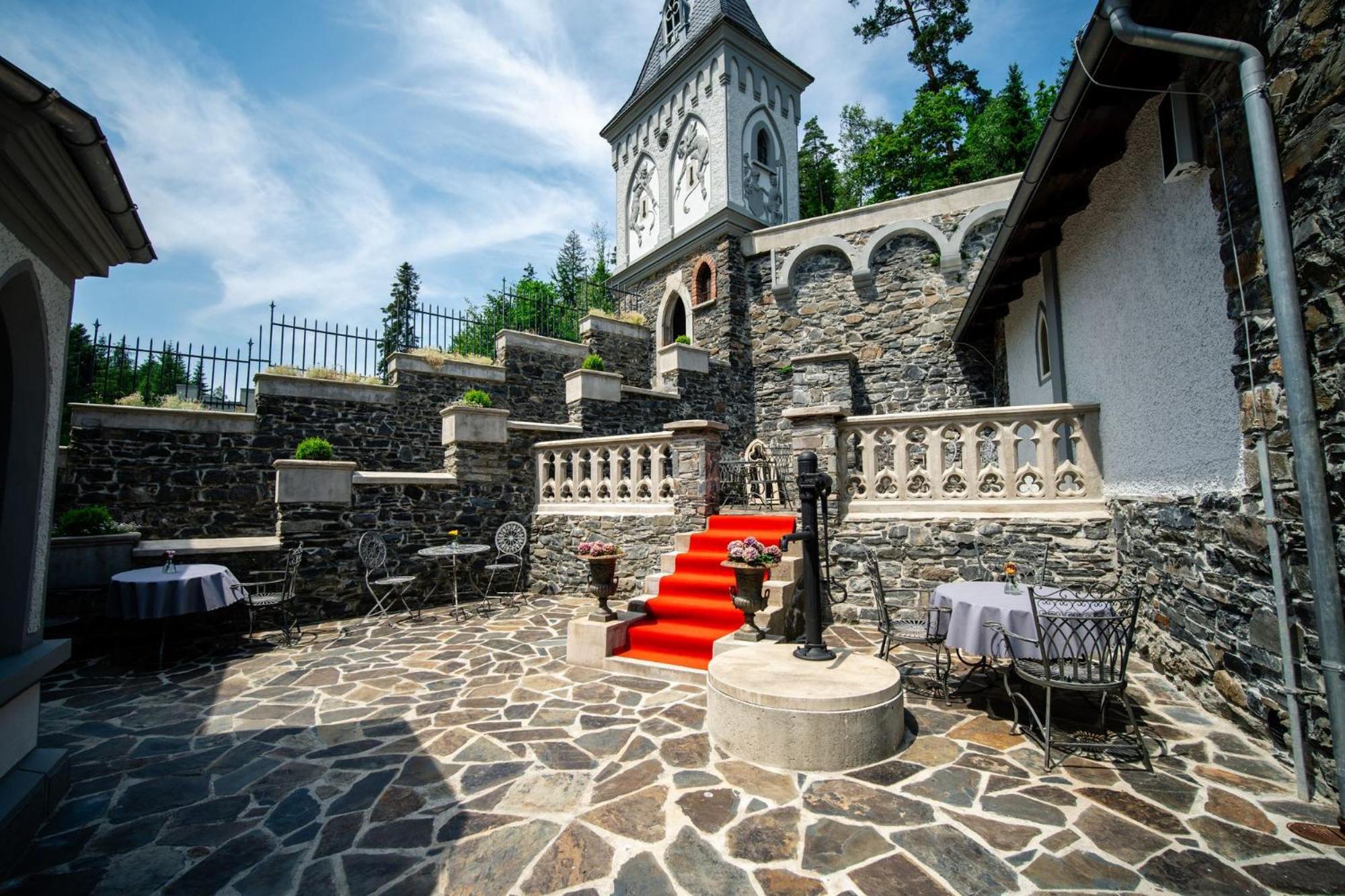 Hrad Kunzov Glamping & Spa & Restaurant Přerov Dış mekan fotoğraf